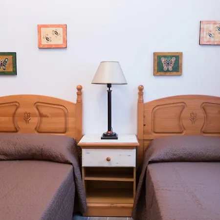 Apartment Close To Everything | A/c+ Wifi | 1min |