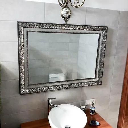 Apartment Close To Everything | A/c+ Wifi | 1min | *